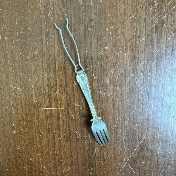 VINTAGE silver tone Silverware Fork‎ Tie Bar Clip - Picture 3 of 4